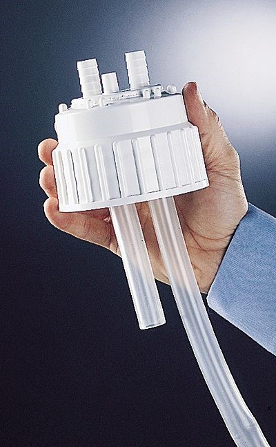 Nalgene låg m/ 3 studse på 6 mm, PP, 83B
