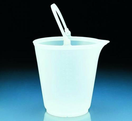 Spand, PP, med hank og hældetud, 12 liter